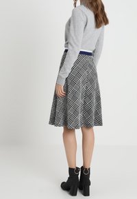 Esprit A-linjekjol - black