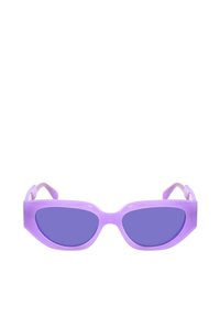 Occhiali da sole viola con un design elegante e angolare. Presentano montature trasparenti e lenti colorate, offrendo un aspetto moderno e minimalista.