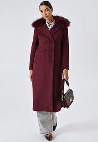 Rinascimento Cappotto classico - red