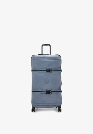 Zachte blauwe koffer met een gestructureerde afwerking, voorzien van een uitschuifbare handvat, dubbele ritsen en twee verstelbare riemen. Vier wielen voor mobiliteit.