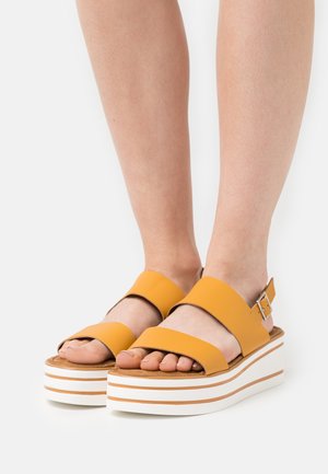 Tamaris Plateausandalette - mango