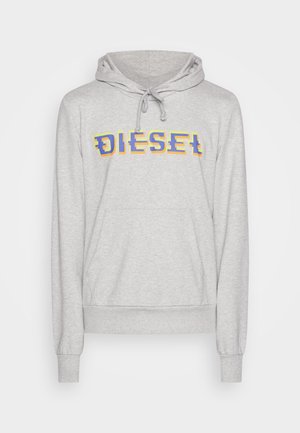 Lichtgrijze hoodie met buidelzak en kleurrijk "DIESEL"-logo gedrukt over de borst.