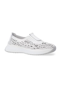 Bílé nazouvací boty s vyřezávaným květinovým designem, elastickým páskem a strukturovanou bílou podrážkou. Mají hladký povrch a šedé akcenty.