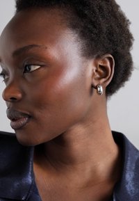 Maria Black TRYVANN PILLOW EARRING  - Σκουλαρίκια - silver coloured