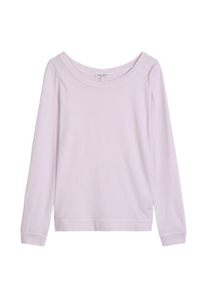 Licht lavendelkleurig shirt met lange mouwen, brede ronde halslijn en aangesloten manchetten, getoond op een witte achtergrond.