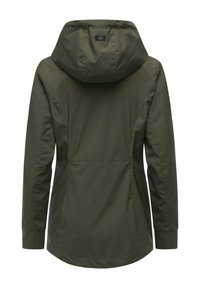 Donkergroen jack met capuchon en lange mouwen, gevormde naden aan de achterkant en een klein zwart logo op het midden van de capuchon.