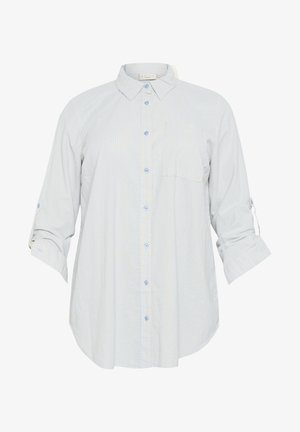 Chemise rayée bleu clair, manches longues retroussées, col boutonné, poche avant, tissu doux, coupe décontractée, détail de motif subtil.
