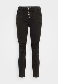 Vaqueros skinny de mezclilla negra con cintura alta, cierre de cinco botones, acentos de rodilla acanalados y bolsillos delanteros y traseros tradicionales.