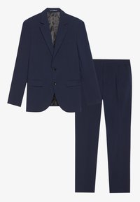 Ein navyblauer, maßgeschneiderter Anzug bestehend aus einem Blazer mit zwei Knöpfen und Revers sowie passenden, flachen Hosen. Glattes Material mit leichtem Tragegefühl.