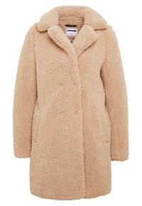 Cappotto in shearling beige con colletto a rever, due tasche laterali e una texture soffice. Design a metà lunghezza con taglio dritto e dettagli minimalisti.