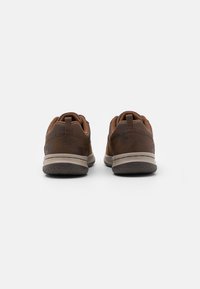 Skechers DELSON - Stringate sportive - dark brown