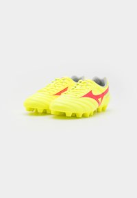 Mizuno MORELIA II CLUB - Kõva pinnase jalgpallisaapad - safety yellow/fiery coral 2/galaxy silver