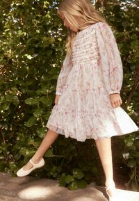 Laura Ashley REGULAR FIT - Nappali ruha - white pink