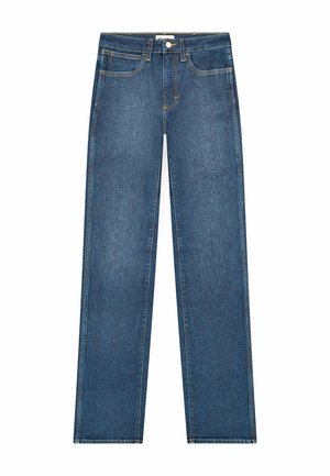 Jean en denim bleu foncé avec une coupe droite, comportant cinq poches, des coutures jaunes et une fermeture devant avec un bouton.