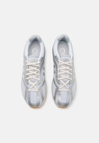 Under Armour APPARITION - Sneaker low - metallic silver/mod gray
