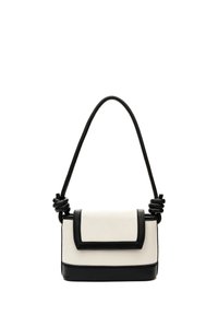 Borsa in tela con accenti in pelle nera. Forma rettangolare, corpo beige e una tracolla annodata nera. Chiusura a patta sul davanti.