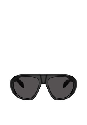 Occhiali da sole neri con un design audace avvolgente, lenti scure e montature spesse in plastica, con un piccolo logo sul lato.