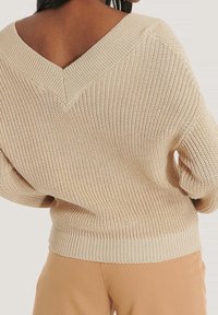 NA-KD Maglione - beige