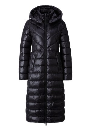 Must mustükk tihedusega must puffer jakk, kapuutsiga, pikk ja chevron õmblustega, küljetaskudega ning lukuga. Läikiv, isoleeritud kangas.