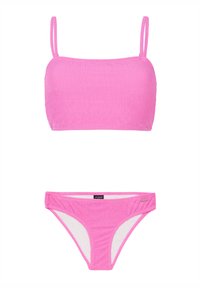 Ružový bikiny set s textúrovaným bandeau topom tenkými ramienkami a zodpovedajúcimi nízkymi nohavičkami, oboje vyrobené z elastického materiálu.