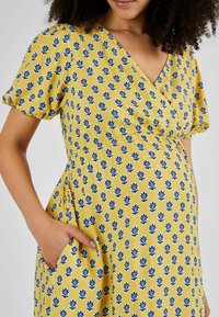 JoJo Maman Bébé MATERNITY MIDI DRESS - REGULAR FIT - Dnevna haljina - yellow batik print
