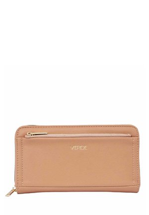 Portafoglio rettangolare rosa blush con tasca con cerniera dorata e logo VERDE in rilievo sul davanti, progettato per organizzare carte e contanti.