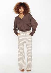 Sélectionné, beige