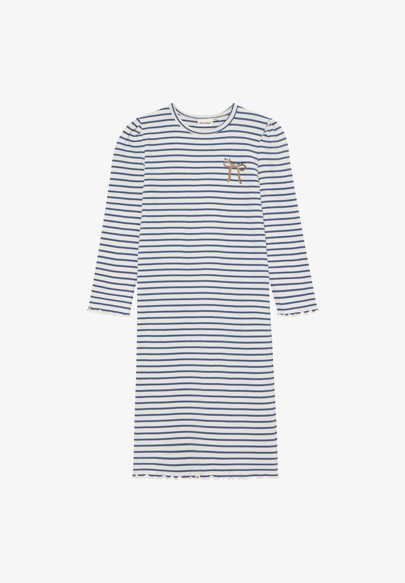 Robe à manches longues rayée bleu et blanc avec un col rond, ornée d'un ruban marron sur la poitrine et d'ourlets effilochés.