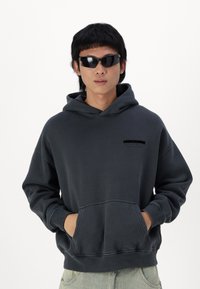 Abercrombie & Fitch Džemperis su gobtuvu - woodland gray
