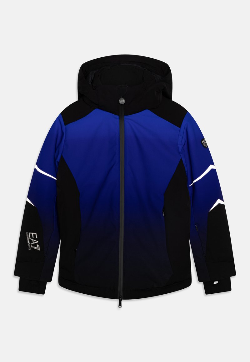 Veste bleu et noire avec capuche, présentant un design dégradé, des accents réfléchissants et des zips sur les côtés ; fabriquée en matériau résistant aux intempéries.