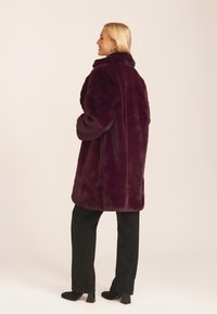 GINI LONDON LAPEL COLLAR LONGLINE - Winter coat - plum