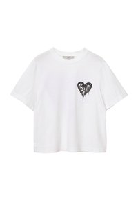 Hvid bomulds T-shirt med afslappet pasform, prydet med et sort drippende hjertegrafik på venstre brystområde. Korte ærmer og rund hals.