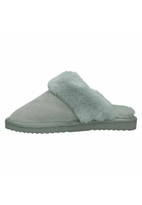 Lichtgrijze suède pantoffels met een fluffy lichtgrijze bontvoering, open teen ontwerp en een getextureerde rubberen zool voor grip.