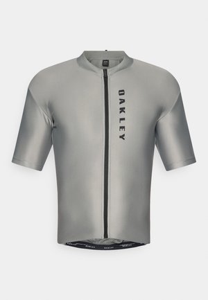 Rövid ujjú kerékpáros mez sima szürke anyagból, elöl zipzárral, fekete "OAKLEY" logóval és testhezálló kialakítással.