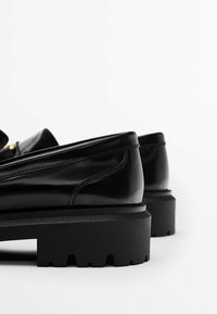 Massimo Dutti Loaferit/pistokkaat - black