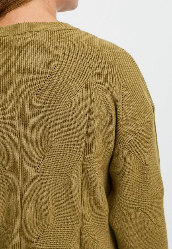 IHBoston - Jumper - lizard4