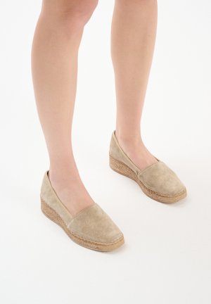 - Espadryle