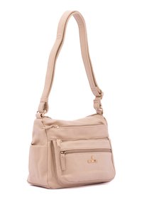 Borsa a spalla in pelle beige con superficie texture, dotata di due zip frontali, un accent logo e una tracolla regolabile.