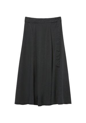 Jupe midi noire avec une coupe évasée et une taille portefeuille présentant un détail de ceinture suspendue sur le côté droit.
