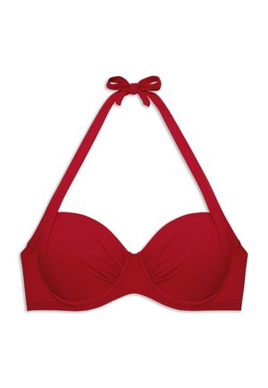 Červený bikiny top so tvarovanými pohármi, zhrnutým stredom a širokými krížovými ramienkami, ktoré sa viažu do mašle. Hladká textúra, bez viditeľných vzorov alebo kovových súčastí.