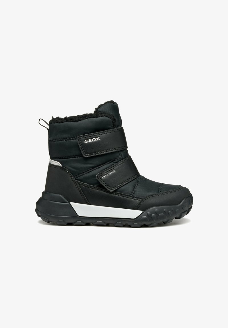 Czarne zimowe buty z grubą gumową podeszwą, dwa rzepy oznaczone Geox i Amphibiox oraz pluszowa wyściółka wewnątrz strefy kostki.