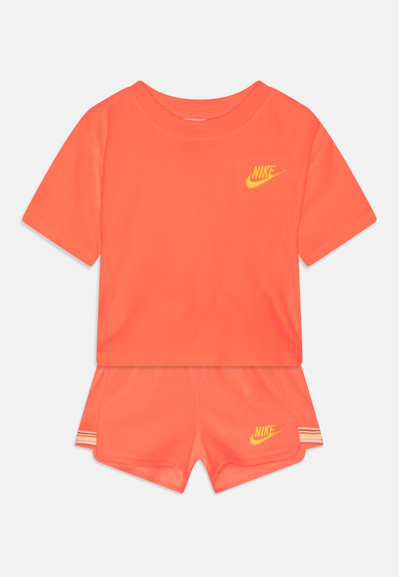 Nike Sportswear LETS ROLL TOWEL TERRY SET Print Tshirt hot punch