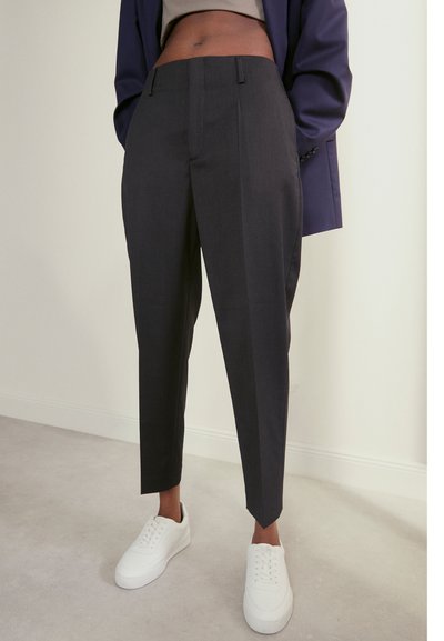 Filippa K KARLIE TROUSERS - Stoffhose - anthracite
