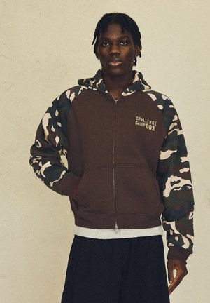 Bershka, RAGLAN PRINTED - HOODIE. - Sweat zippé - dark green