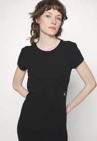 Calvin Klein Jeans OPEN BACK DRESS - Vestido de malha - black