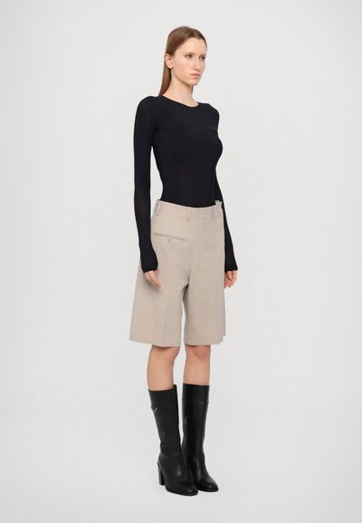 MM6 Maison Margiela Šorti - taupe