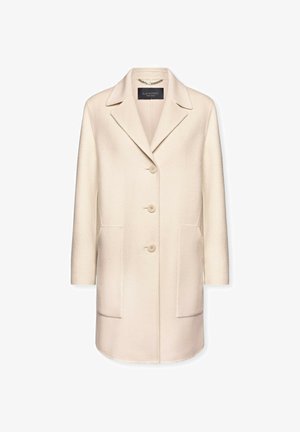 Cappotto in misto lana color crema con colletto a punta, chiusura a tre bottoni e due tasche frontali. Presenta una texture morbida e una silhouette dritta.