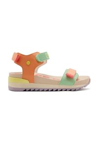 Sandal brillante con un upper sintético naranja, acentos en menta y rosa, correas ajustables y una suela texturizada con un fondo multicolor.