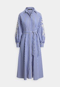 Vestido às riscas em azul e branco, feito de tecido com gola, botões frontais e cintura com cinto. Apresenta mangas volumosas com detalhes em renda.