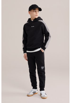 WE Fashion SALTY DOG - Spodnji deli trenirk - black